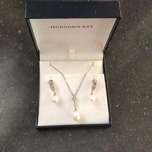 Necklace and earrings set